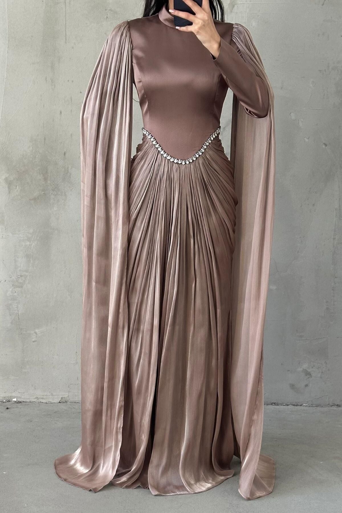 Işıltılı Dokunuş Kol Detaylı Tesettür Abiye Pudra