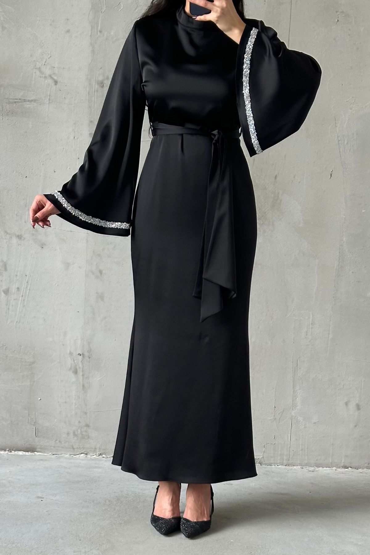 Kol Detaylı Eşsiz Tasarım Saten Tesettür Abiye Siyah