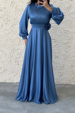 Çiçek Detaylı İnce Pliseli Tesettür Abiye İndigo