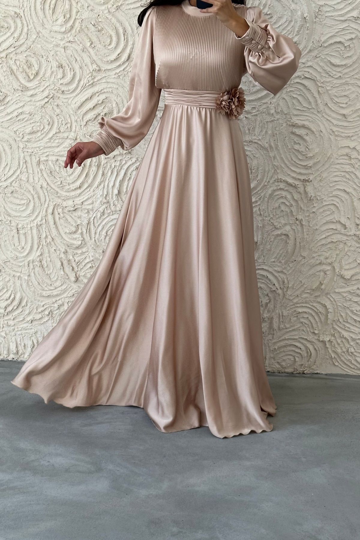 Çiçek Detaylı İnce Pliseli Tesettür Abiye Taş