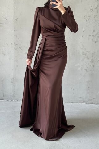 Drapeli Kuyruk Detaylı Tesettür Abiye Kahverengi