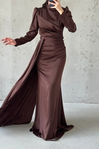 Drapeli Kuyruk Detaylı Tesettür Abiye Kahverengi