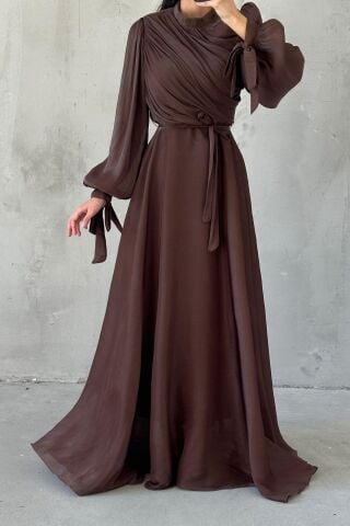 Drapeli Kuşak Detaylı Janjan Kumaş Tesettür Abiye Kahverengi