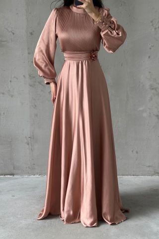 Çiçek Detaylı İnce Pliseli Tesettür Abiye Pudra