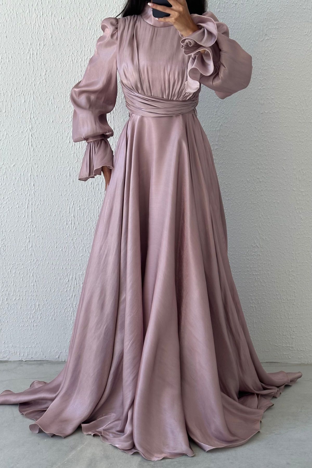 Modern Tasarım Akıcı Organze Tesettür Abiye Vizon