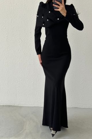 فستان سهرة بتصميم عصري فريد من نوعه من الكريب الحجاب باللون الأسود