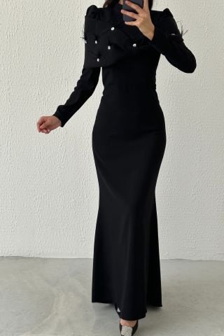 فستان سهرة بتصميم عصري فريد من نوعه من الكريب الحجاب باللون الأسود