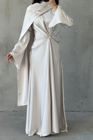 Akıcı Kumaş Ve Broş Detaylı Saten Tesettür Abiye Krem