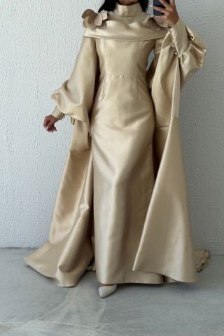 Pelerin Detaylı Şık Akıcı Saten Balon Kol Tesettür Abiye Bej