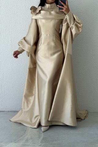 Pelerin Detaylı Şık Akıcı Saten Balon Kol Tesettür Abiye Bej