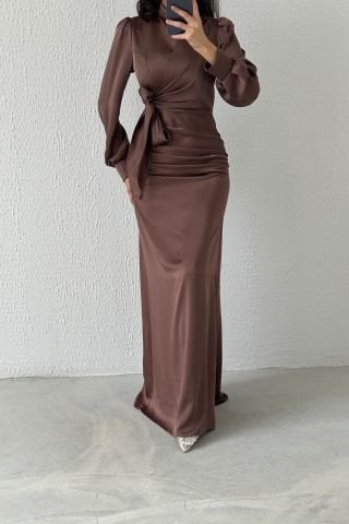 Büzgü Ve Düğüm Detaylı Saten Tesettür Abiye Kahverengi