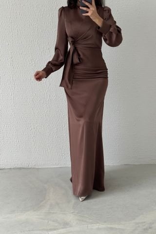 Büzgü Ve Düğüm Detaylı Saten Tesettür Abiye Kahverengi