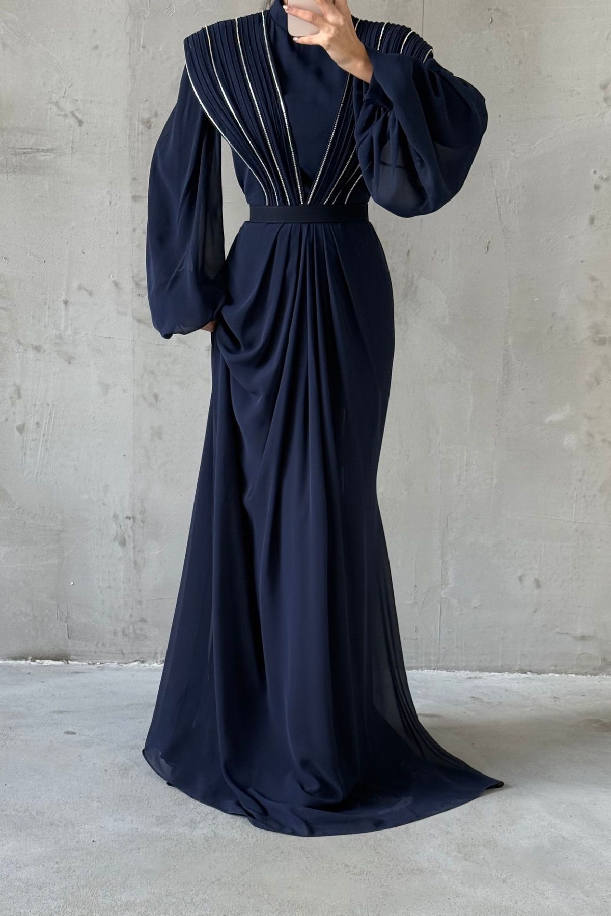 Eşsiz Detaylı Şifon Tesettür Abiye Lacivert