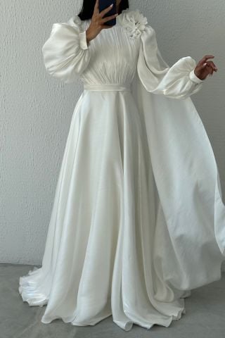 Akıcı Organze ve Piliseli Omuz Detaylı Abiye Ekru