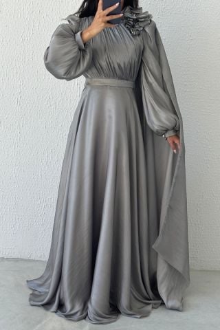 Akıcı Organze ve Piliseli Omuz Detaylı Abiye Gri