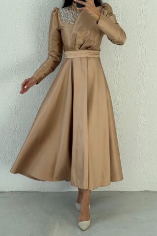 Dökümlü Taş Detaylı Saten Tesettür Abiye Taş