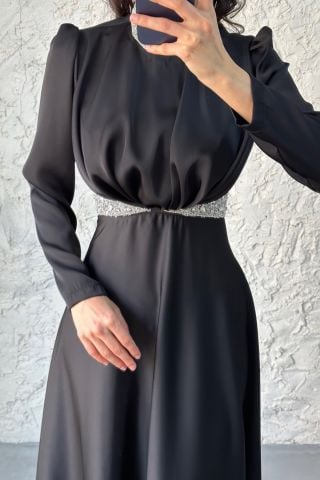 Taş Detaylı Üstü Büzgülü Saten Tesettür Abiye Siyah