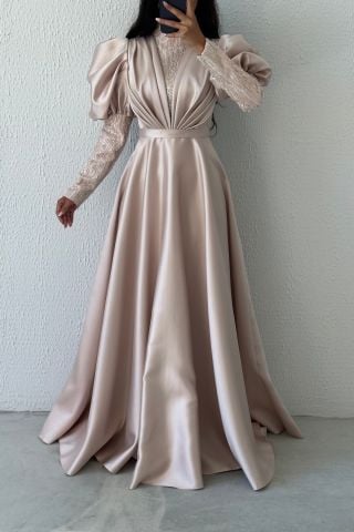 Modern Dokunuşlarla Şık Saten Tesettür Abiye Bej
