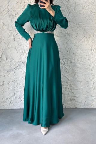 Taş Detaylı Üstü Büzgülü Saten Tesettür Abiye Zümrüt Yeşili