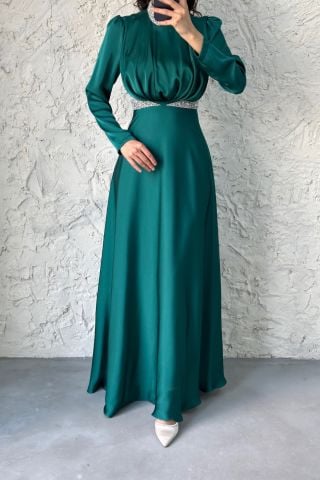Taş Detaylı Üstü Büzgülü Saten Tesettür Abiye Zümrüt Yeşili
