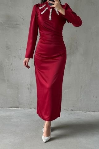 Dazzling Burgundy Hijab Evening Dress with Flowing Fabric