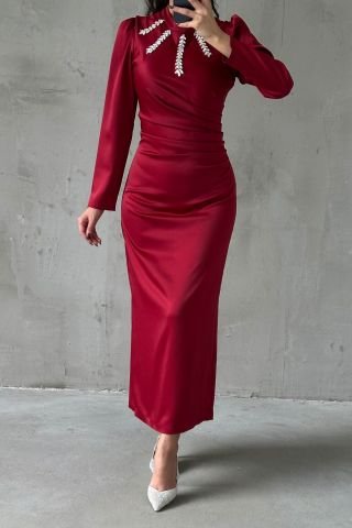 Dazzling Burgundy Hijab Evening Dress with Flowing Fabric