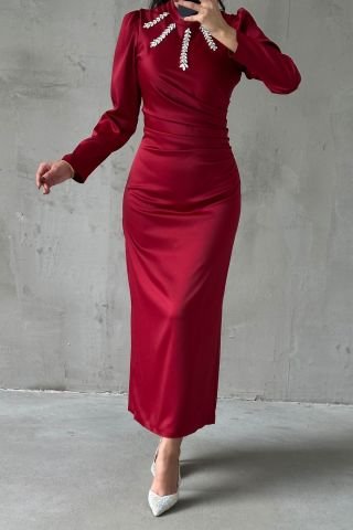 Dazzling Burgundy Hijab Evening Dress with Flowing Fabric