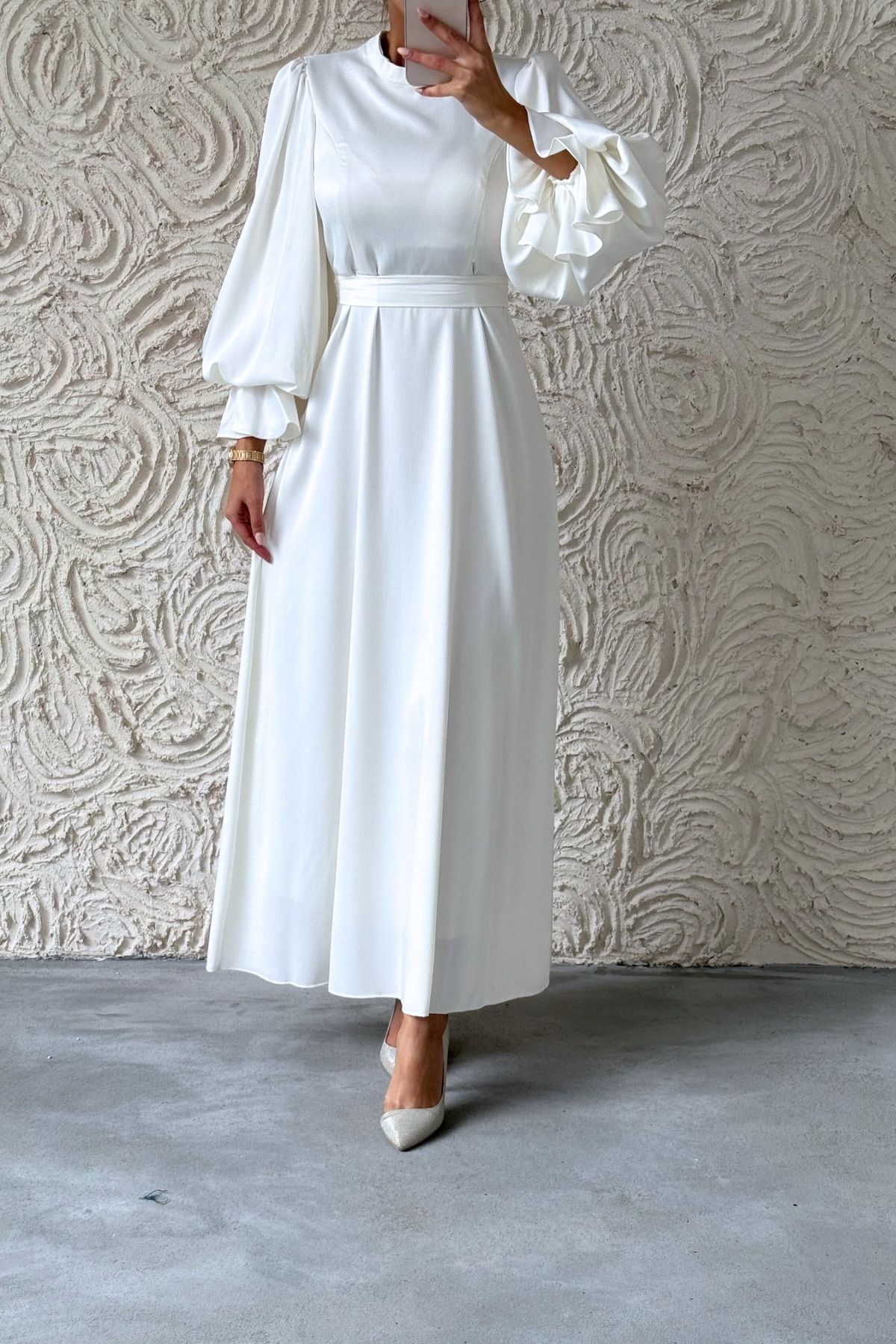 Minimal Şıklık Saten Balon Kol Tesettür Abiye Ekru