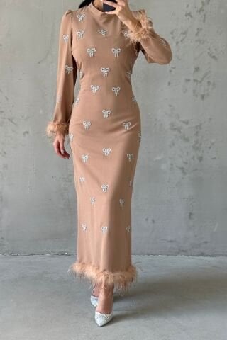 Fiyonk Taş İşlemeli Tüylü Siyah Tesettür Abiye Krem