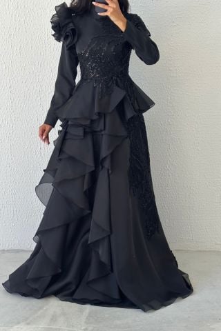 Şık Taş Detaylı Fırfırlı Organze Tesettür Abiye Siyah