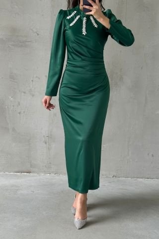 Dazzling Green Hijab Evening Dress with Flowing Fabric