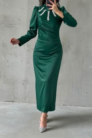 Dazzling Green Hijab Evening Dress with Flowing Fabric