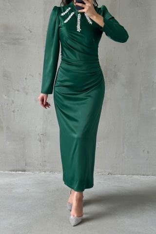 Dazzling Green Hijab Evening Dress with Flowing Fabric