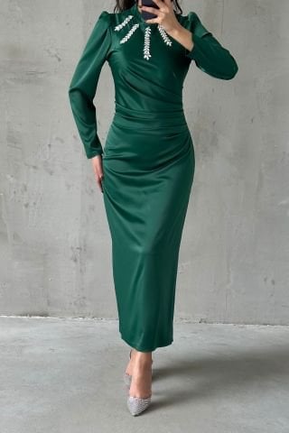 Dazzling Green Hijab Evening Dress with Flowing Fabric