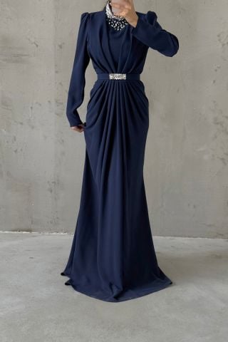 Zarif Büzgü Detaylı Kemerli Krep Tesettür Abiye Lacivert