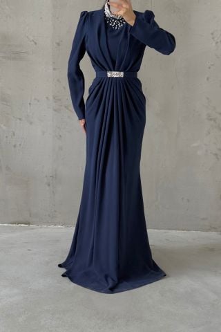 Zarif Büzgü Detaylı Kemerli Krep Tesettür Abiye Lacivert