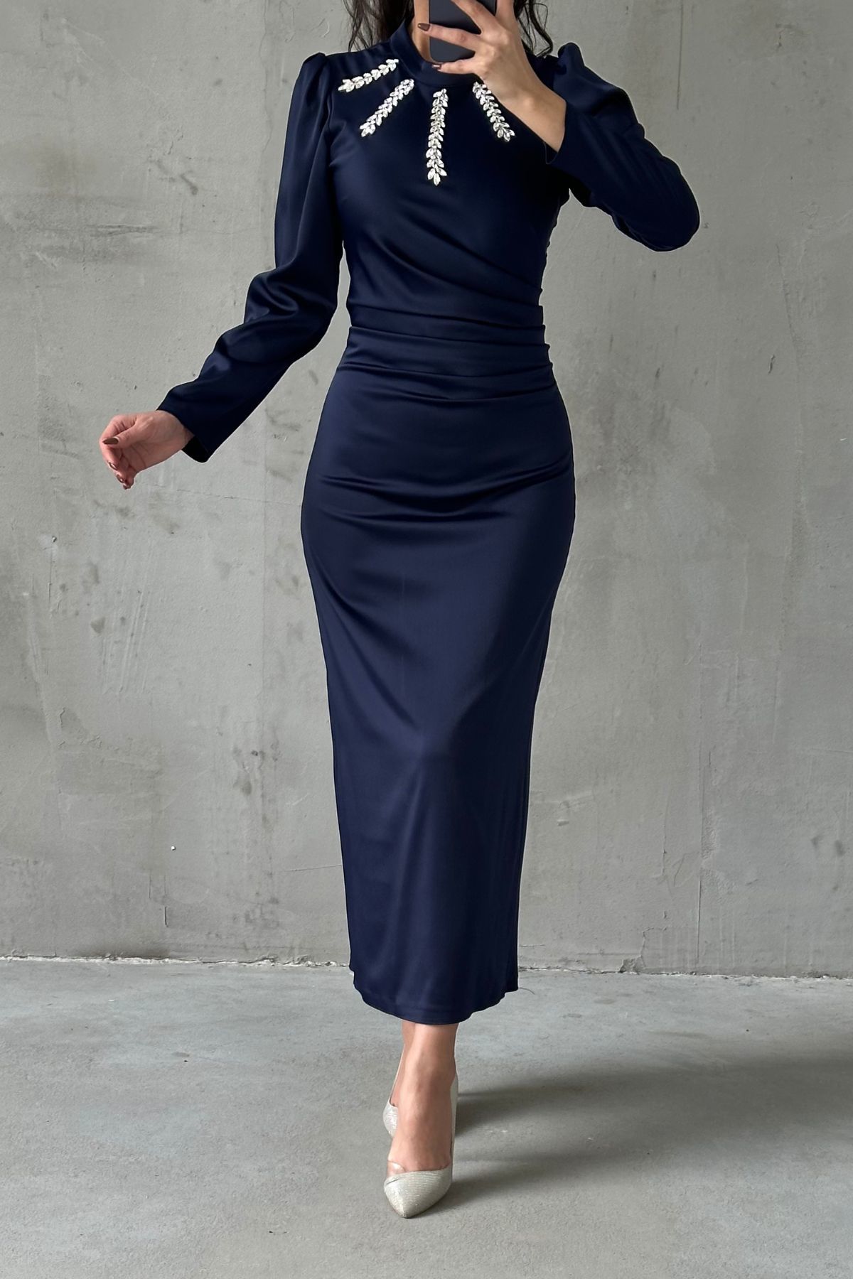 Dazzling Hijab Evening Dress with Flowing Fabric Navy Blue