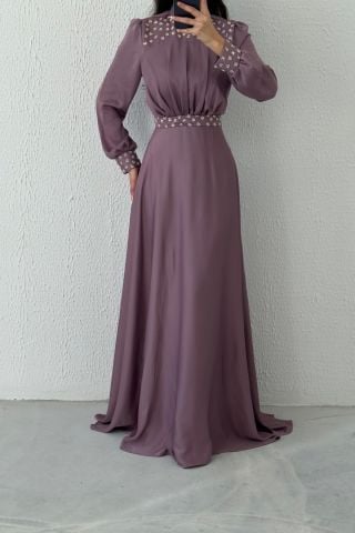 Taş Süslemeli Lila Saten Tesettür Abiye - Tesettür Şıklığı