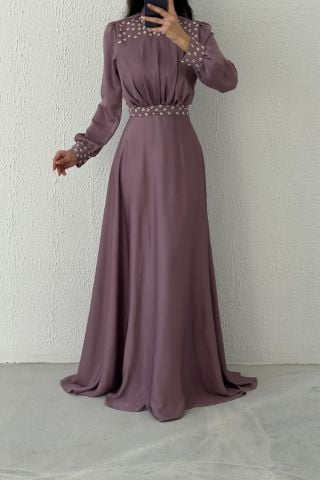 Taş Süslemeli Lila Saten Tesettür Abiye - Tesettür Şıklığı