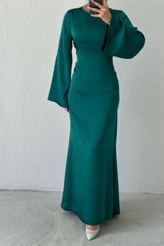 فستان سهرة أساسي من الساتان للحجاب مع تفاصيل ربطة خلفية، زمرد