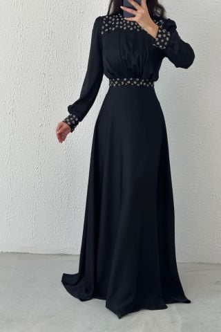 Taş Süslemeli Siyah Saten Tesettür Abiye - Tesettür Şıklığı