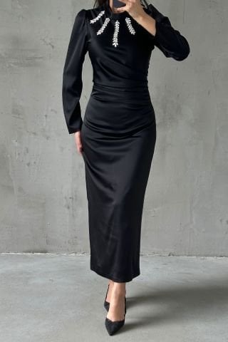 Dazzling Modest Evening Dress Black with Flowing Fabric