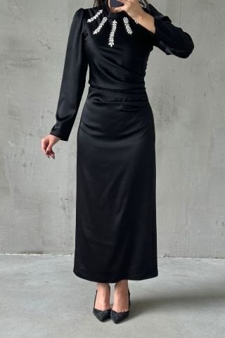 Dazzling Modest Evening Dress Black with Flowing Fabric