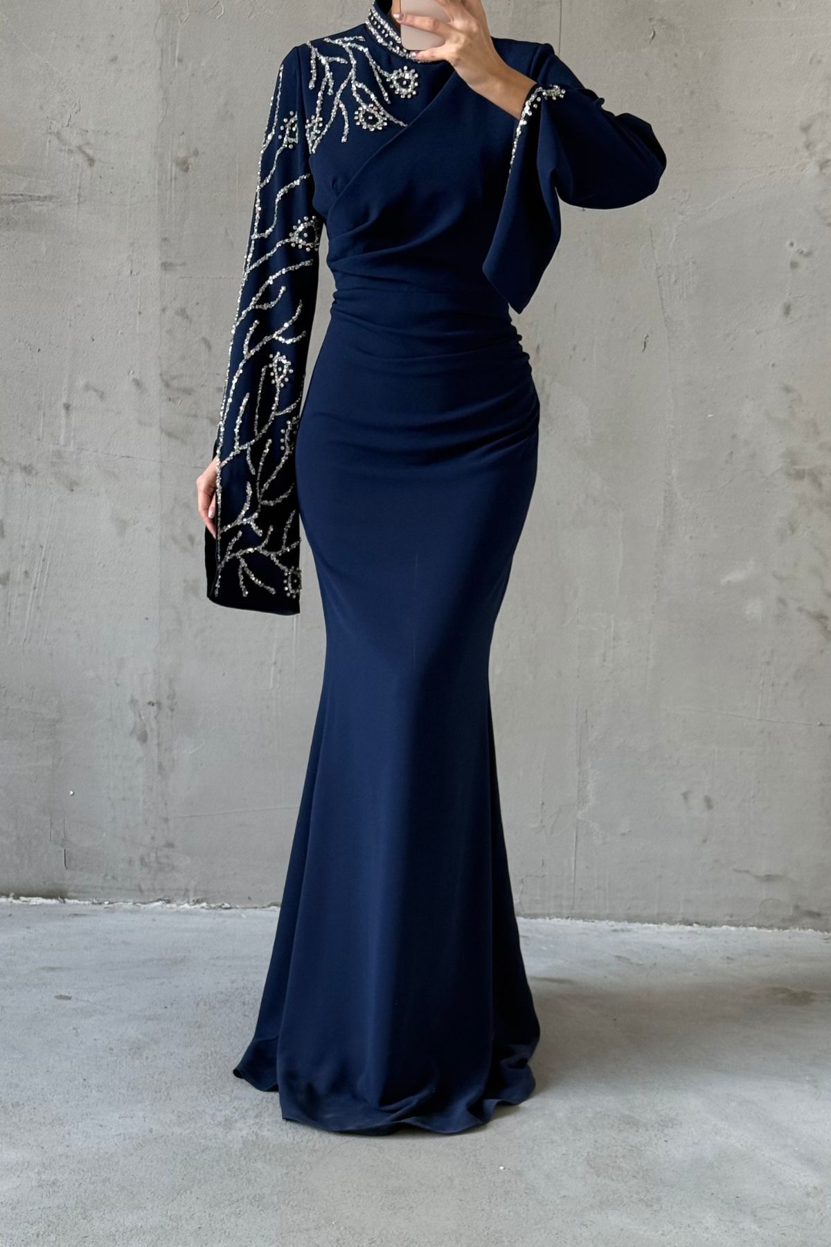 Koldan Detaylı Ve Taşlı Krep Tesettür Abiye Lacivert