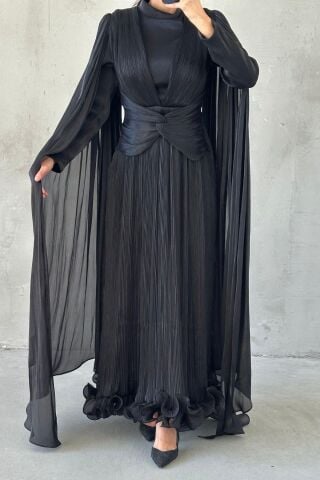 فستان سهرة أنيق من قماش الكاكي المطوي مع حجاب