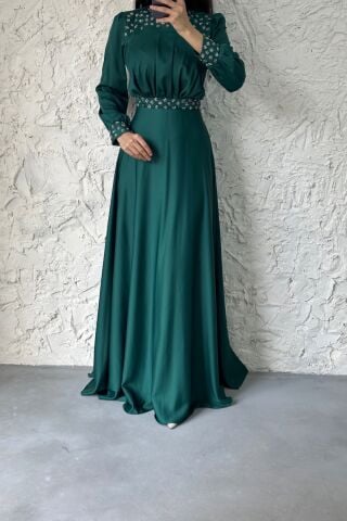 Taş Süslemeli Zümrüt Saten Tesettür Abiye - Tesettür Şıklığı