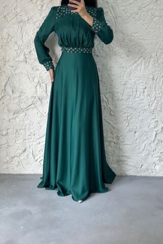 Taş Süslemeli Zümrüt Saten Tesettür Abiye - Tesettür Şıklığı