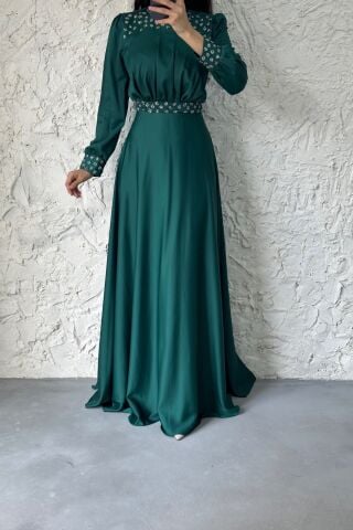 Taş Süslemeli Zümrüt Saten Tesettür Abiye - Tesettür Şıklığı