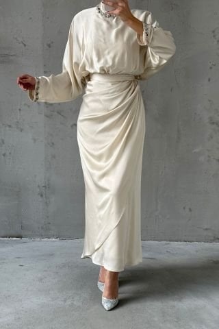 Sade Ve Şık Tasarım Saten Tesettür Abiye Ekru