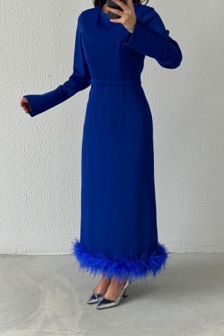 فستان سهرة من الكريب للحجاب مع تفاصيل ريشة على الحاشية، أزرق ساكس